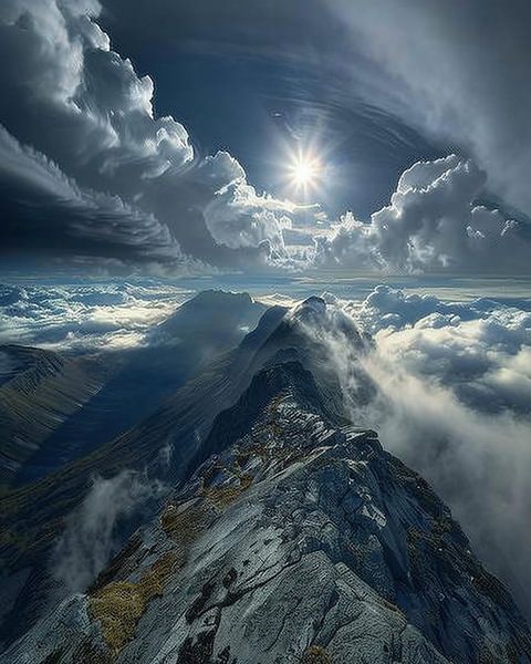 Bergsilhouette von fernlichtsicht