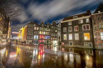 Amsterdam oudezijds voorburgwal by night 2 van Marc Hollenberg