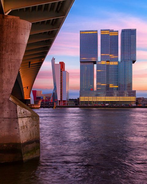 De Rotterdam bij Avond (gezien vanaf de Eramusbrug) van Paul Kampman