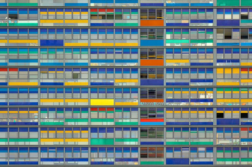 Colourful façade by Steve Van Hoyweghen