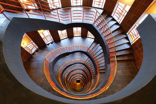 Le bel escalier coloré de Sprinkenhof à Hambourg.