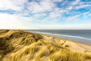 Mer, dunes et plage sur la côte néerlandaise sur Michel van Kooten