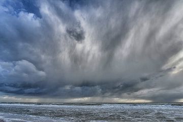 buien boven de Maasvlakte van Tilly Meijer