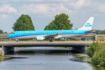 KLM Cityhopper Embraer ERJ-190 (PH-EZO). sur Jaap van den Berg