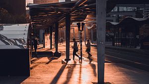 Passanten in der Sonne