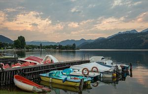Italienischer See (Lago di Caldonazzo) mit Booten von KB Design & Photography (Karen Brouwer)