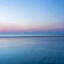 Blaue Stunde am Meer von Karijn | Fine art Natuur en Reis Fotografie