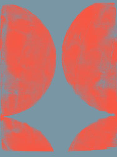 Abstracte vormen in neonrood op gedempt blauw.