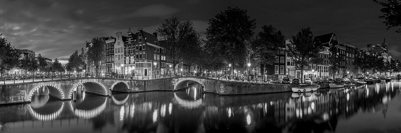 Kaizersgracht von Amsterdam in schwarzweiss . von Manfred Voss, Schwarz-weiss Fotografie