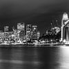 Sydney by Night in B&W, Australie van Chris van Kan