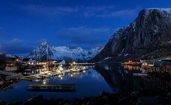 Lofoten Hafen in der Morgendämmerung