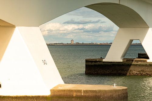 Blick auf Zierikzee, durch die Zeelandbrücke