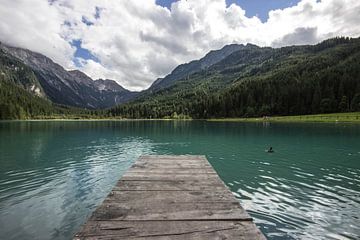 Pont sur le lac en Autriche sur Sasja van der Grinten