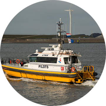 Loodstender Lynx onderweg in de haven IJmuiden van scheepskijkerhavenfotografie