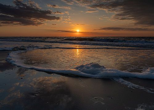 Sunset at Sea van Nicolette Eekhof