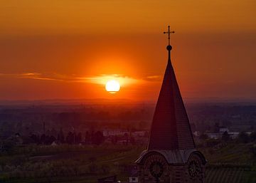 Zonsondergang met kerk