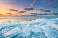 Kruiend ijs op het Markermeer | Landschapsfotografie | Winter in Nederland van Marijn Alons thumbnail