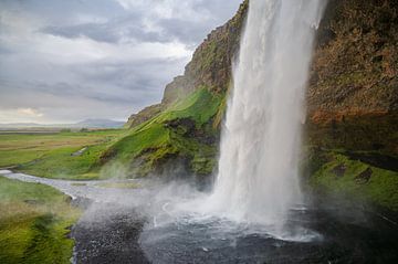 Chute d'eau Seljalandsfoss en Islande sur Tim Vlielander