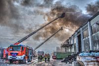 Doppelter Drehleiter-Einsatz bei Großbrand