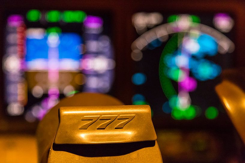 Sfeerbeeld Boeing 777 cockpit van Peter Leenen