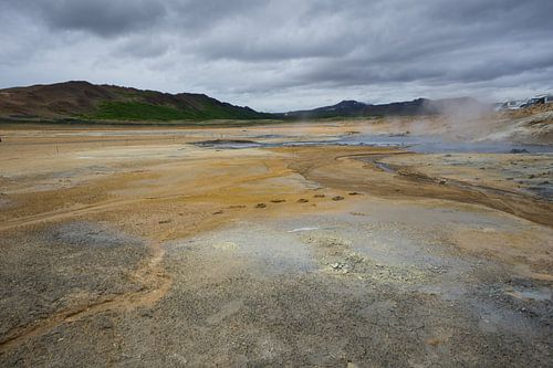 IJsland - Warmwaterbronnen en modderpotten in geothermisch gebied hverir bij