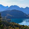 Idyllische Berglandschaft mit fantastischem Blick auf einen Bergsee von LuCreator