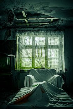 Verhülltes Geheimnis – Verlassener Wohnraum im Lost Place