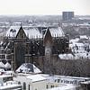 Het besneeuwde centrum van Utrecht met de Domkerk van Merijn van der Vliet