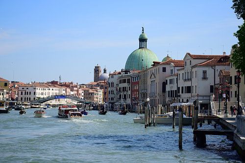 Druk verkeer op het Canal Grande