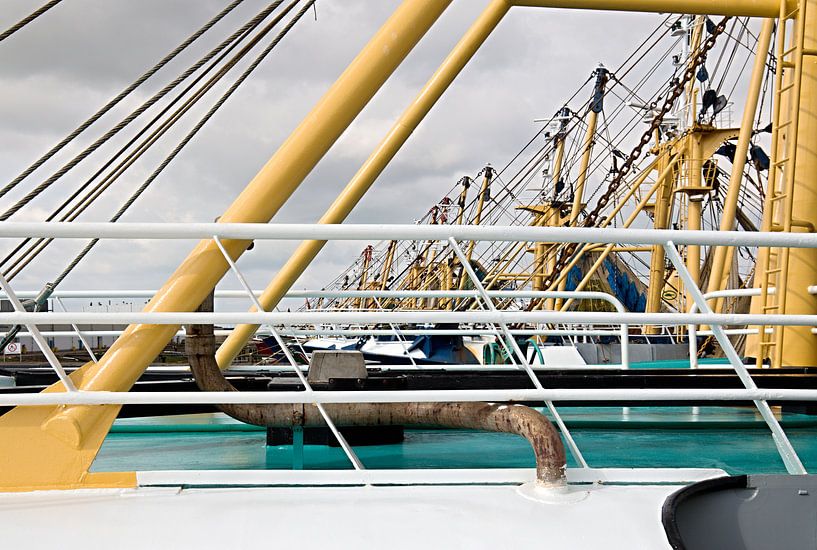 Masten van trawlers von W J Kok