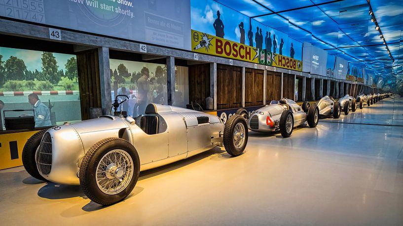 Auto Union Type C and D in the pit box by Rob Boon