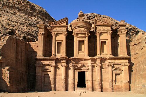 Ad Deir - ook bekend als het klooster - in Petra, Jordanië