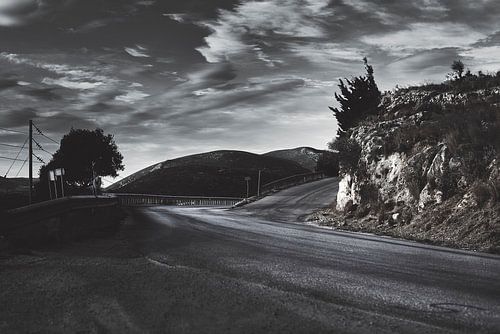 Open weg op Kefalonia, Griekenland