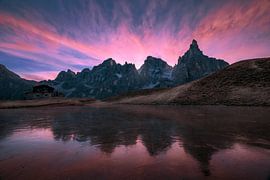 Lever de soleil dans les Dolomites en Italie.