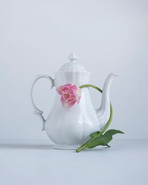 romantic teapot by Mariska Vereijken