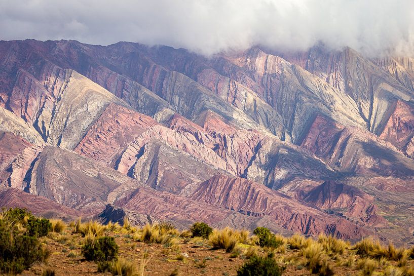 Blick über die Berge von 14 Farben in Argentinien von OCEANVOLTA