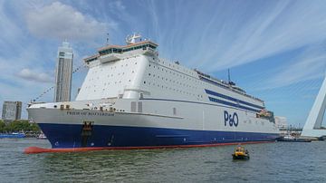 P&O Pride of Rotterdam tijdens Wereldhavendagen 2025. van Jaap van den Berg