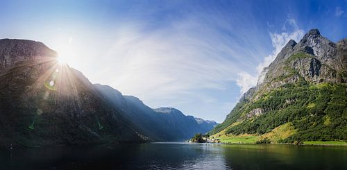 Lever de soleil sur le village de Fjord - Panorama