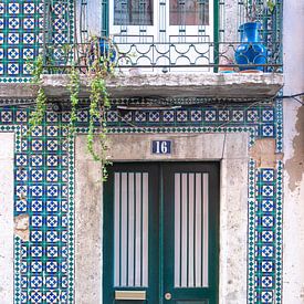 Die Grüne Tür Nr. 16 in Alfama, Lissabon, Portugal von Christa Stroo photography