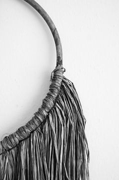 Decoratieve rietenhanger zwart wit van Niek Traas