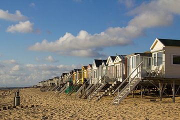 Eenzame strandhuisjes in de zon