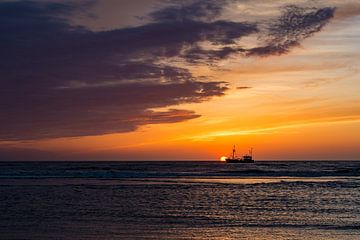 zonsondergang met schip