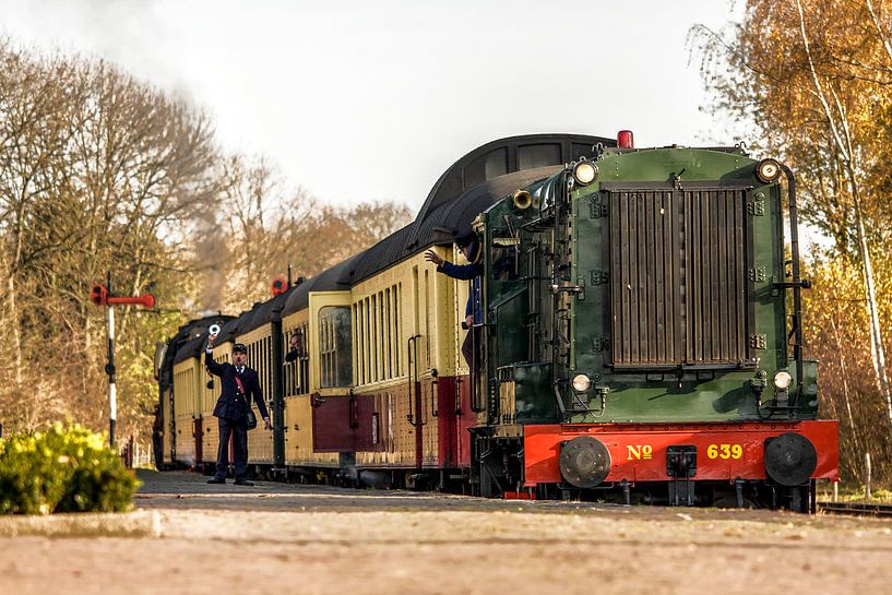 Départ du train diesel ZLSM de Simpelveld par John Kreukniet