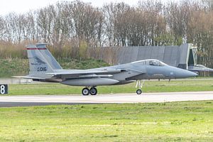 Bereit zum Abflug! Eine F-15 Eagle rollt auf die Startbahn, um zu einem Übungseinsatz während der Fr
