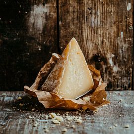 Käse auf Holz von Poster Art Shop