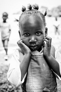 Portrait African girl by Ellis Peeters