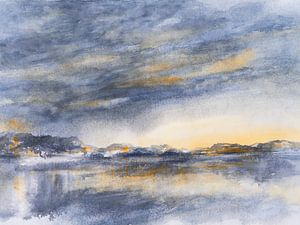 Wolken und Sonnenlicht spiegeln sich im Wasser