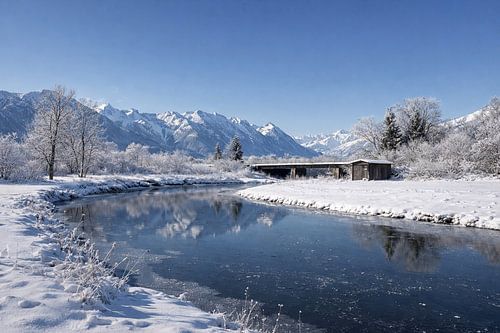 Winterlandschap in Opper-Beieren met bergpanorama