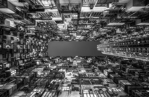 Hongkong, symmetrisch zicht omhoog tussen woontorens