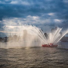 2017-05-06 Feuerlöschboot beim Hafengeburtstag von Joachim Fischer